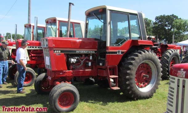 TractorData.com International Harvester 886 Tractor Photos Information