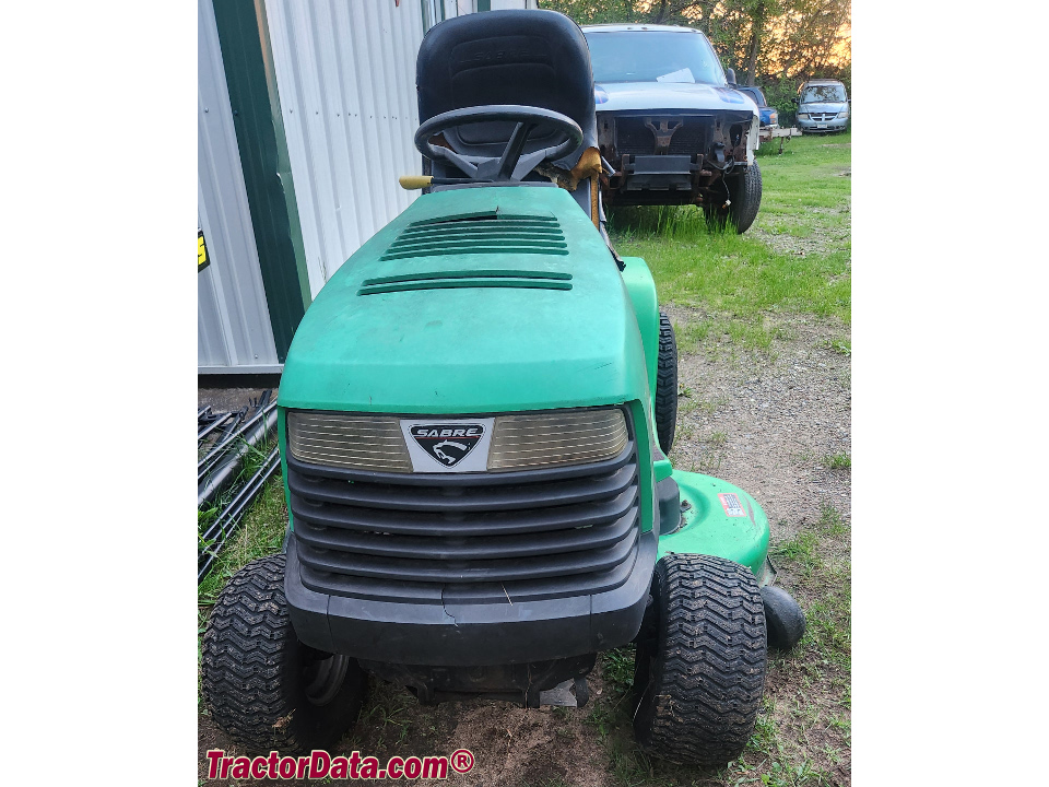 Sabre 1642 HV lawn tractor.