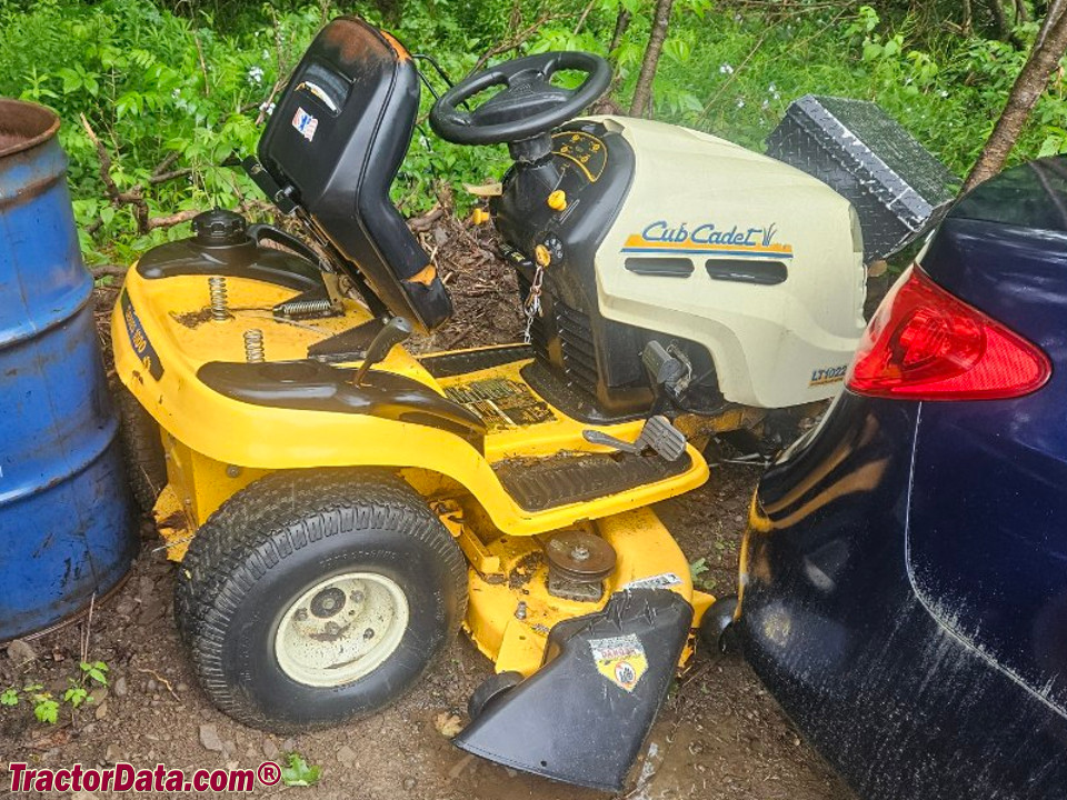 Cub Cadet LT 1022 lawn tractor.