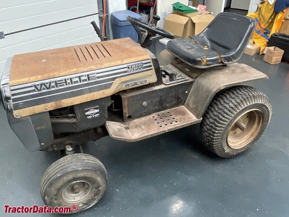 White LGT-1610 lawn tractor.