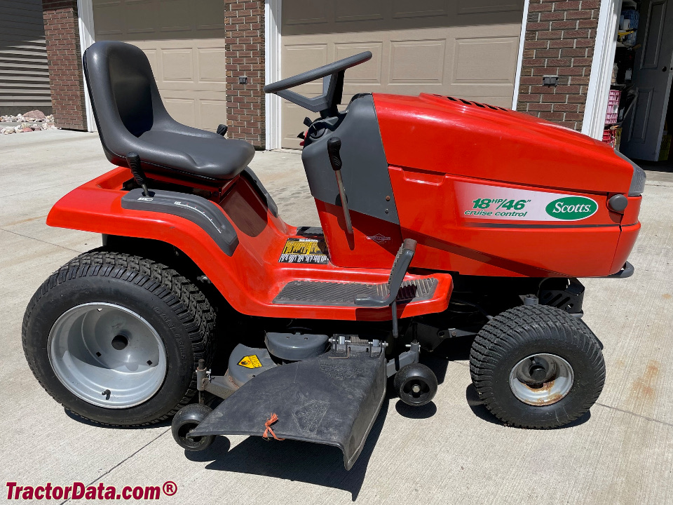 Scotts 46562X31 lawn tractor.