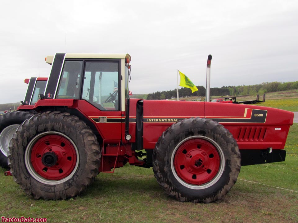 TractorData.com International Harvester 3588 tractor photos information