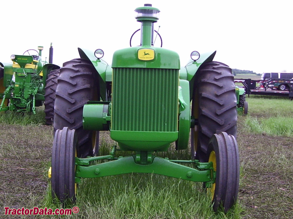 John Deere 830.