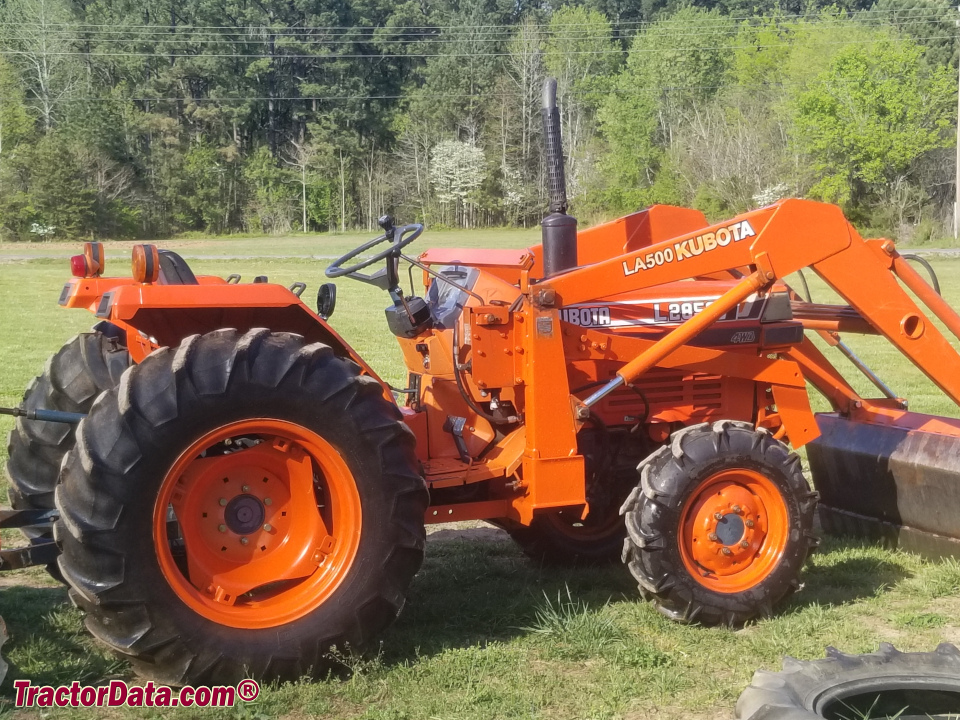 Kubota L2850 with LA500 front-end loader, right side.