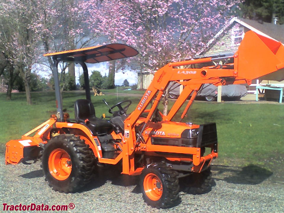 Kubota B7510 compact utility tractor with LA302 front-end loader.