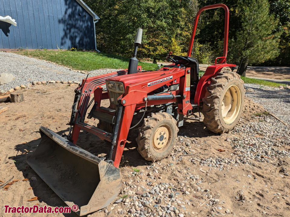 Yanmar YM226D compact utility tractor with YFL-875 front-end loader.