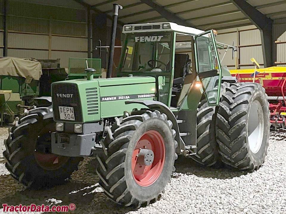 Fendt Farmer 312LSA row-crop tractor.