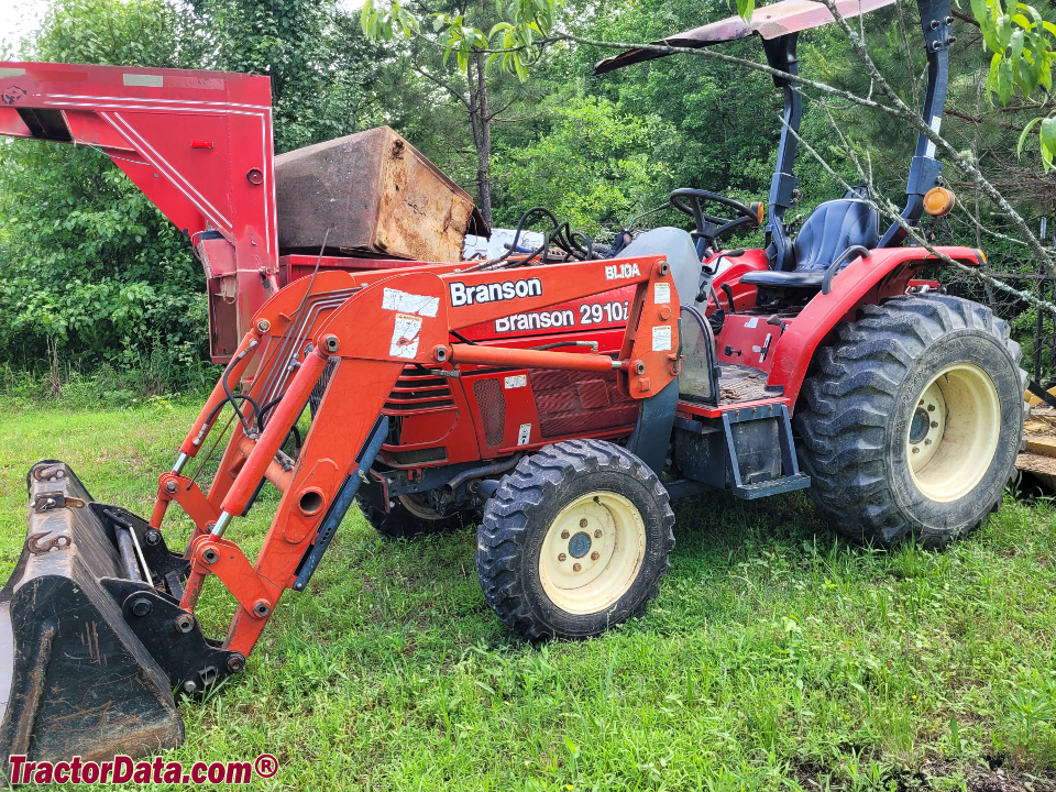 Mahindra 2910i tractor with BL10A front-end loader.