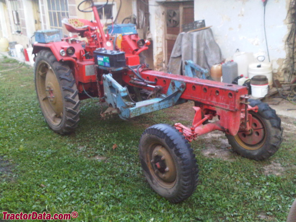 Fortschritt GT124 tool-carrying tractor.