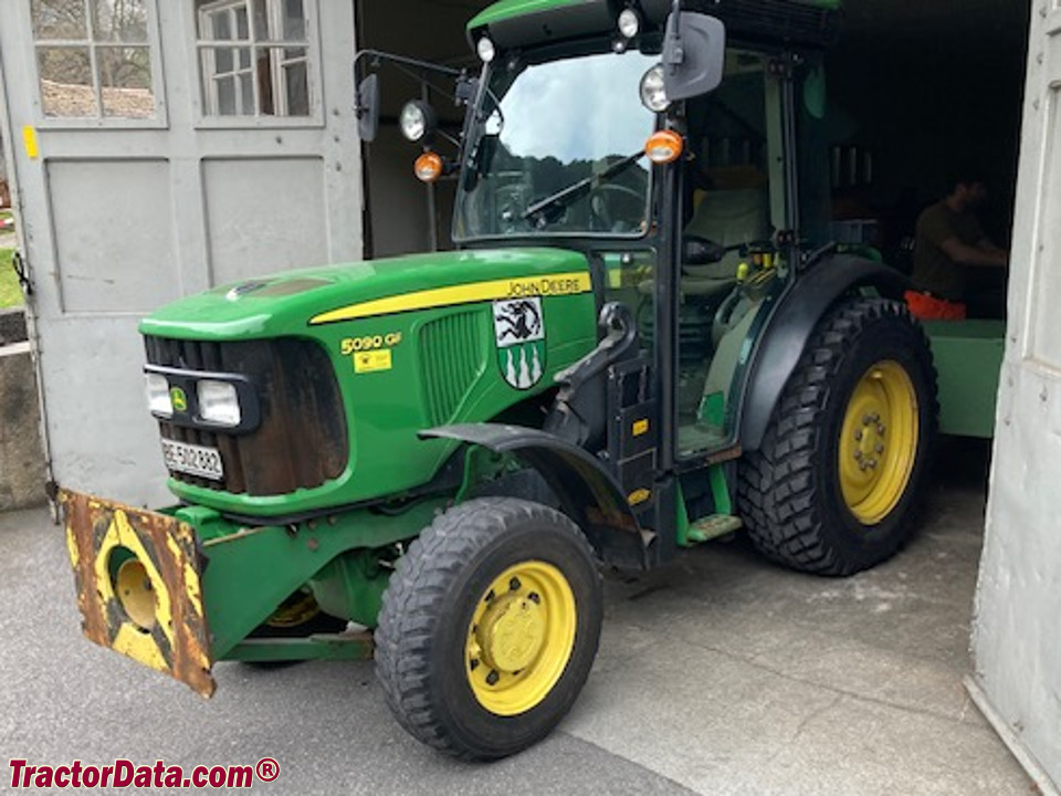 John Deere 5090 GF orchard tractor.