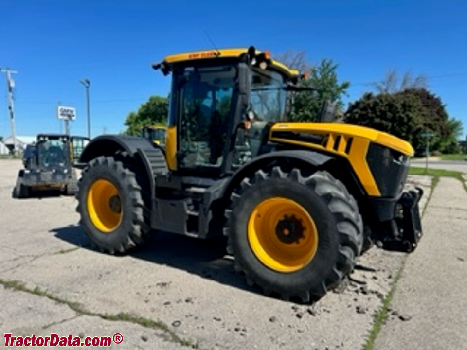 JCB 4220 four-wheel drive tractor.