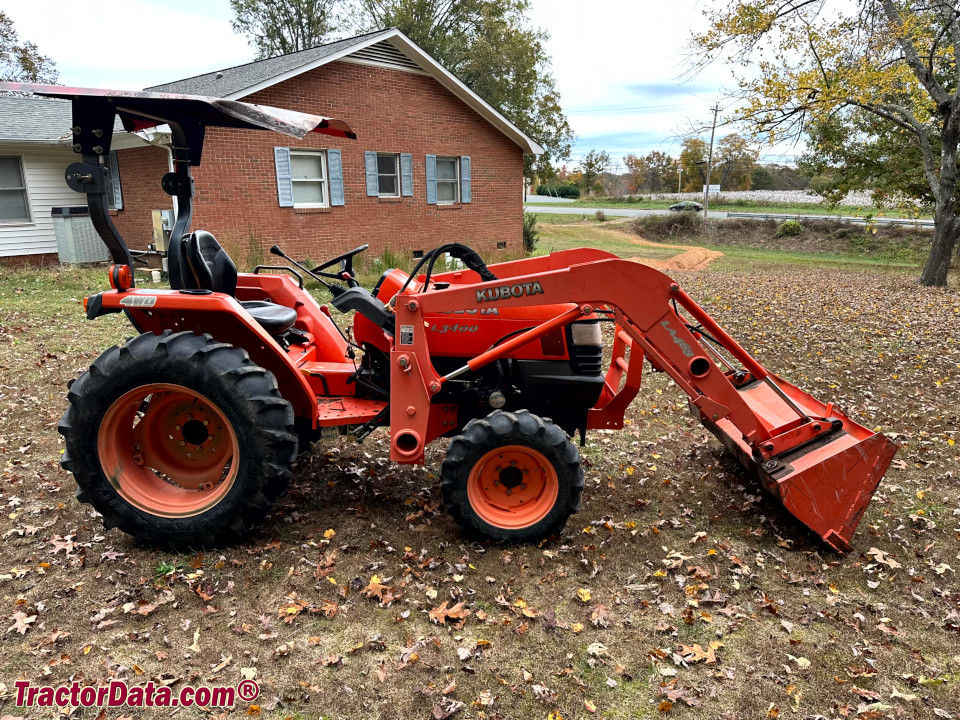 Kubota L3400 compact utility tractor with LA463 front-end loader.