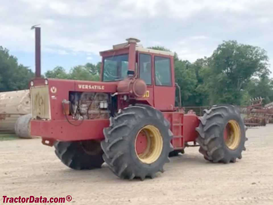 Versatile 850 Series I four-wheel drive tractor.